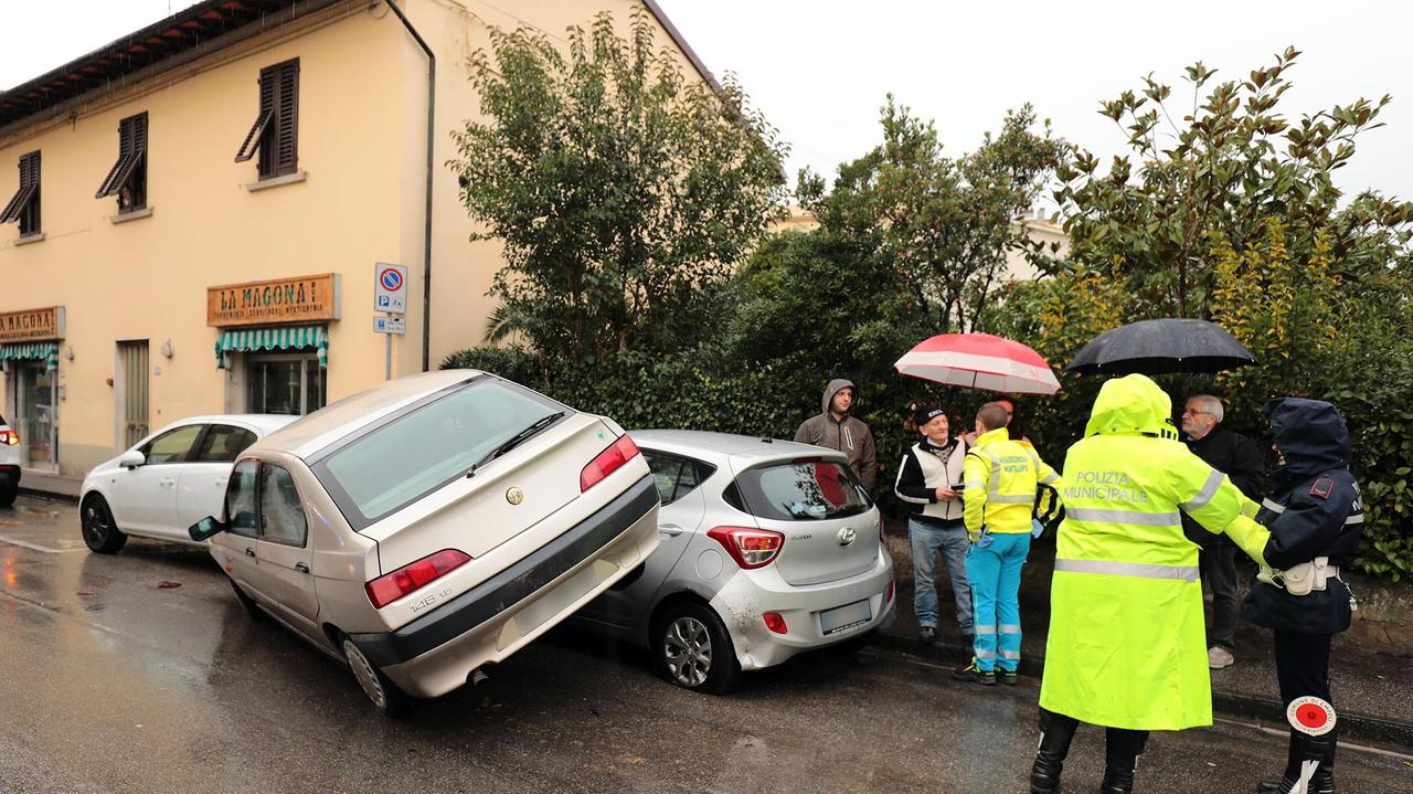 L'auto che è piombata addosso ad altre due (foto agenzia Carlo Sestini)