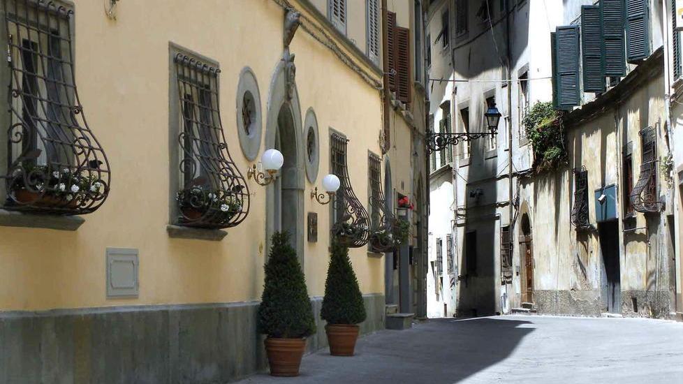 Rapinata in strada da due banditi