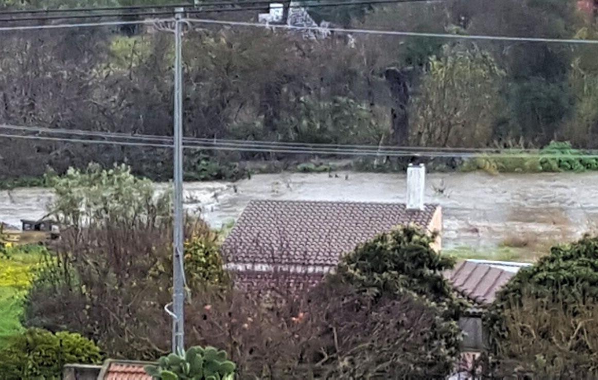 Esondazioni nelle borgate e treni bloccati 