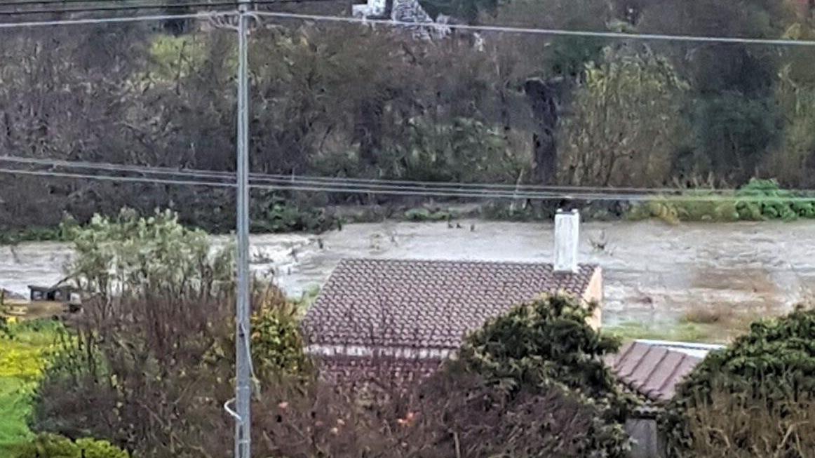 Esondazioni nelle borgate e treni bloccati