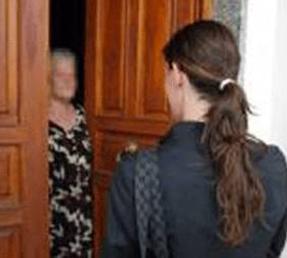 Chiedevano soldi per associazione: denunciati 
