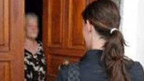 Chiedevano soldi per associazione: denunciati