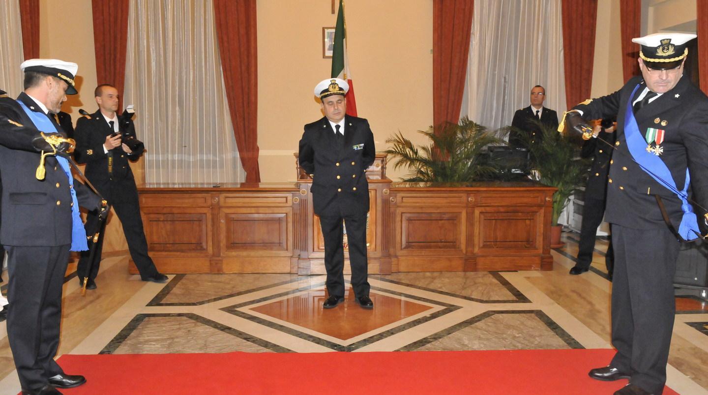 Deri saluta l’isola e va a Genova 