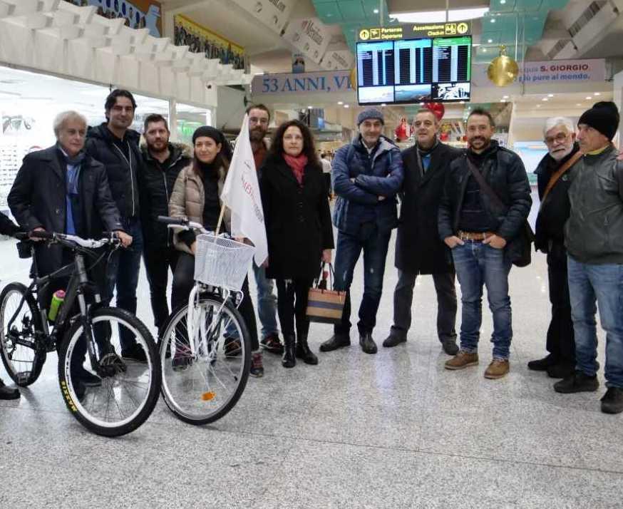 La pedalata del M5S «La pista ciclabile si farà grazie a noi»