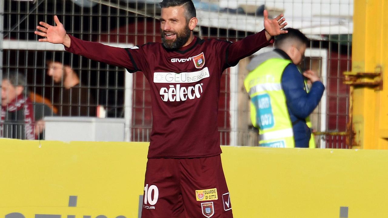 Grassi esulta dopo il gol del vantaggio granata (foto di Franco Silvi)