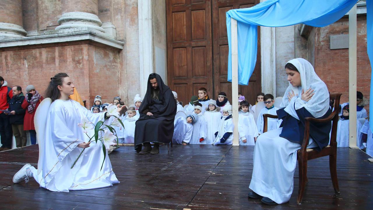 Il Presepe Vivente incanta durante la domenica di shopping
