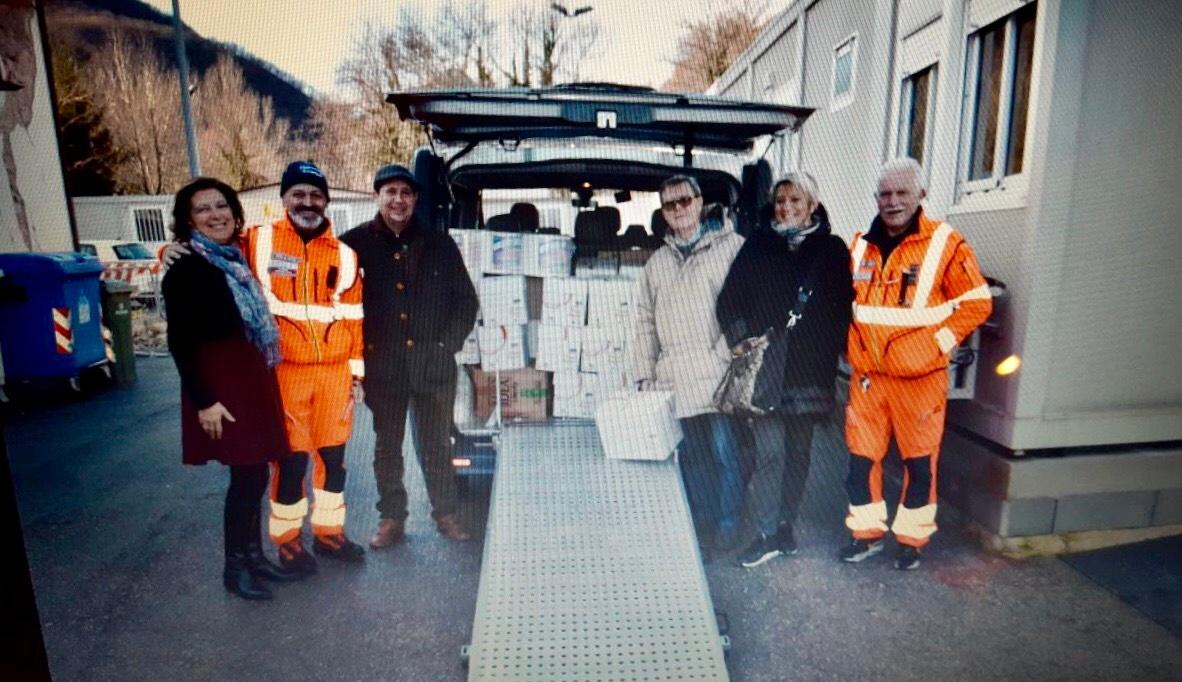 La delegazione pratese che si è recata nel comune marchigiano