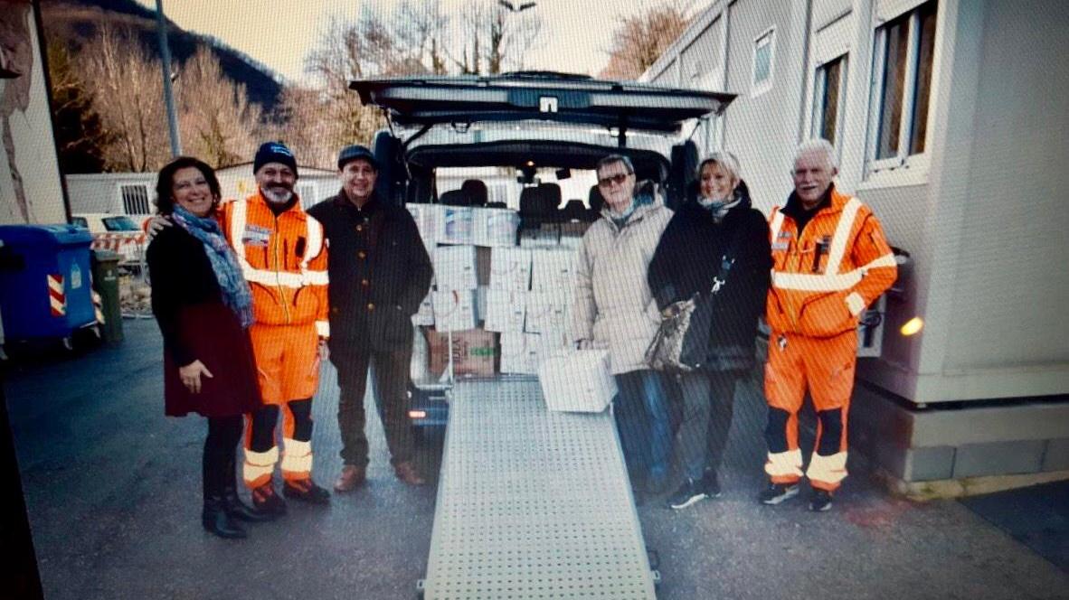 La delegazione pratese che si è recata nel comune marchigiano