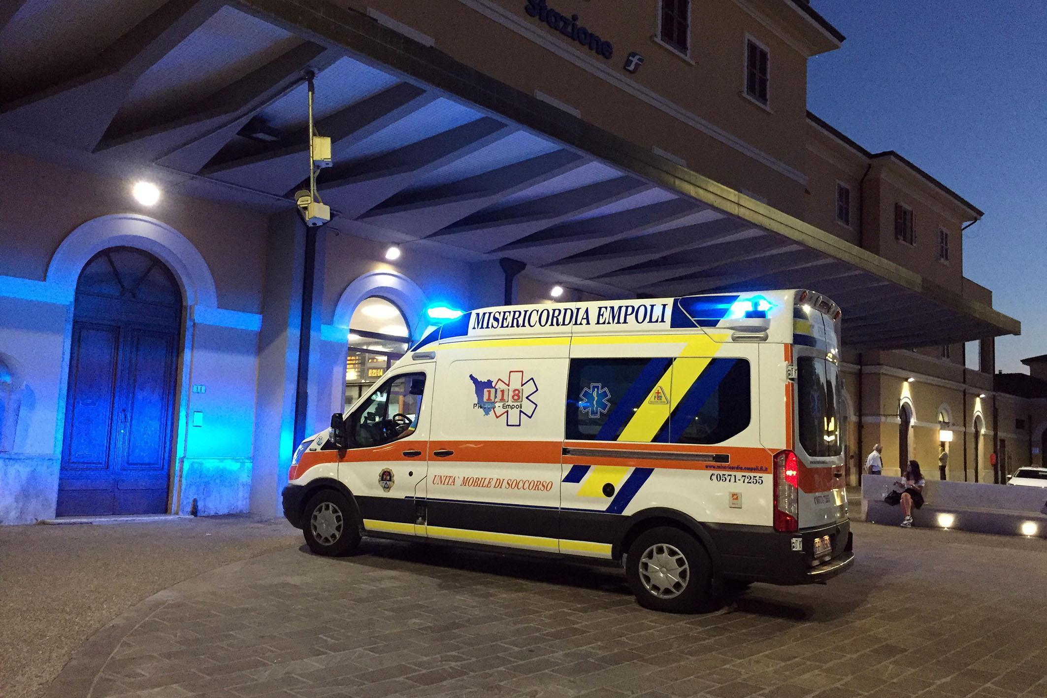 Un'ambulanza alla stazione 