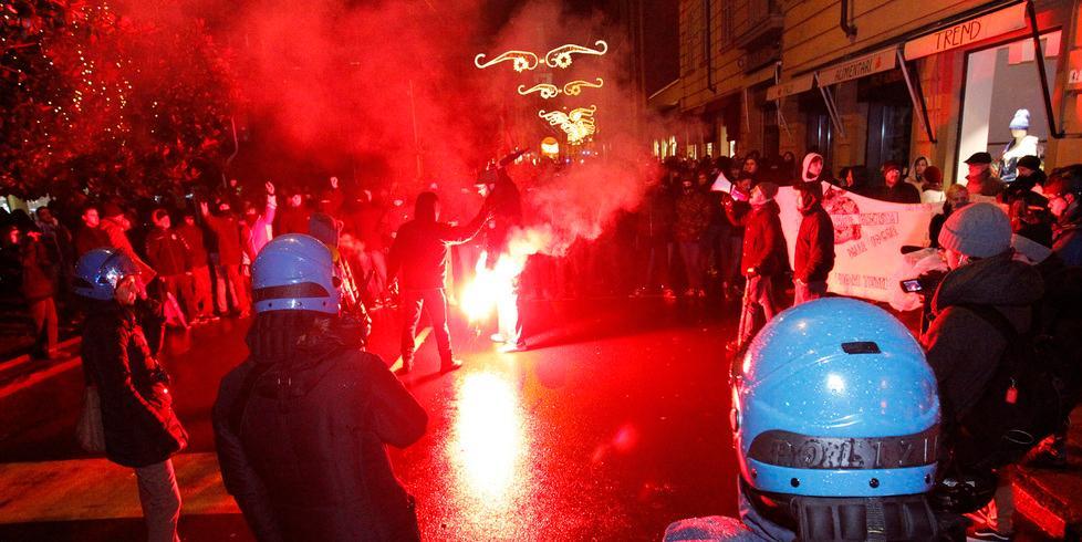 Botte, scritte e vandalismi Un arresto e tre denunce 