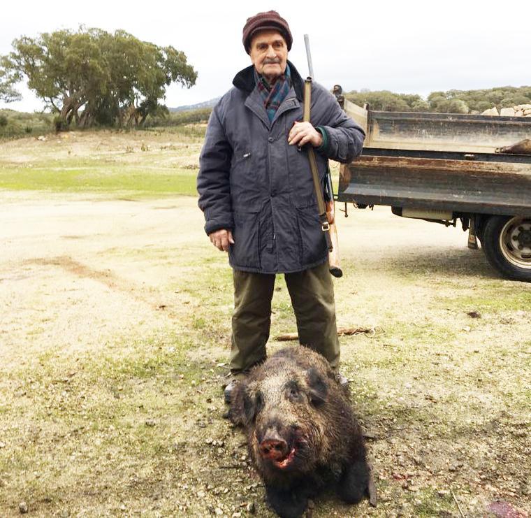 Tempio, abbatte un cinghiale per il suo 89° compleanno