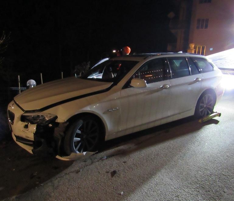 Pavullo, forzato posto di blocco: auto dei banditi speronata 