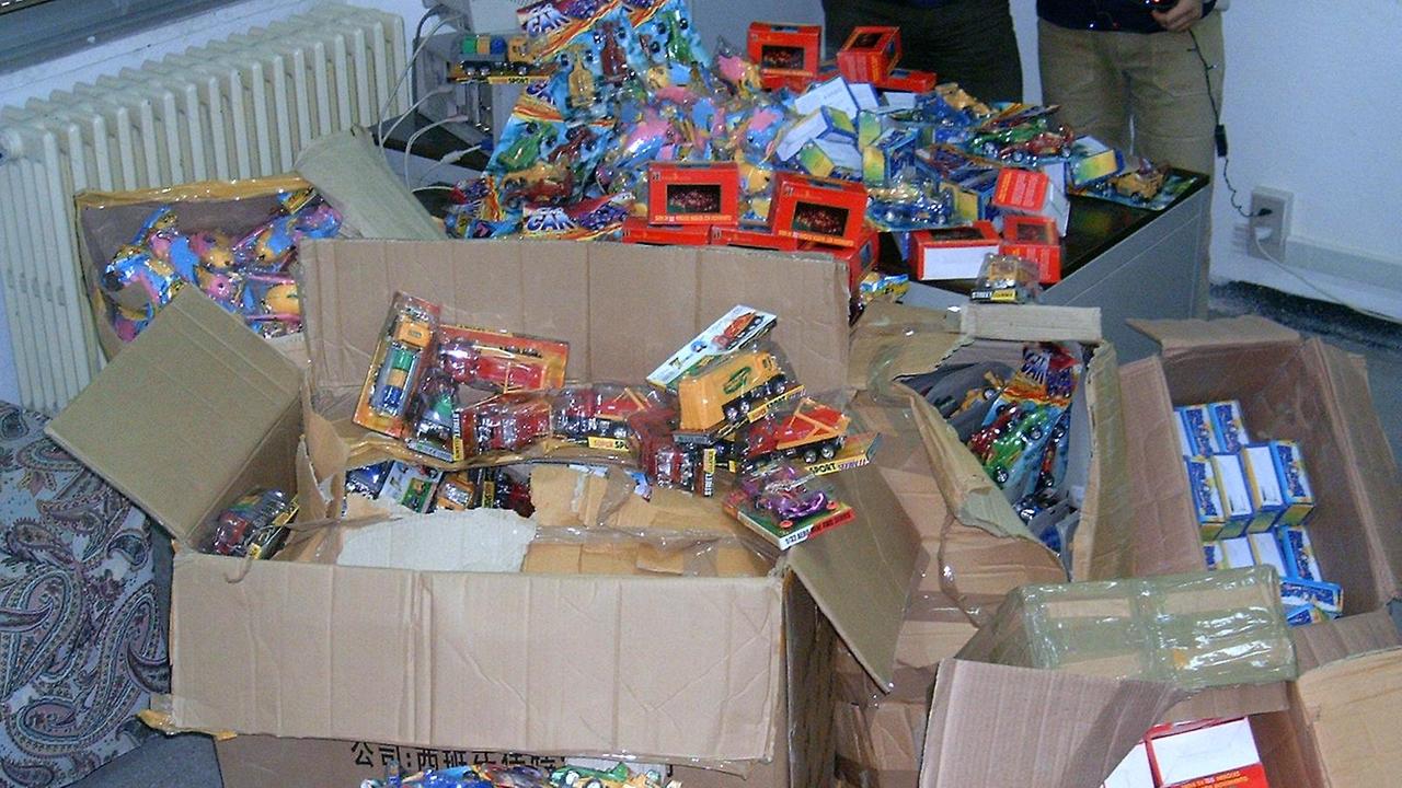 Filiera di giocattoli e addobbi natalizi pericolosi individuata in Gallura 