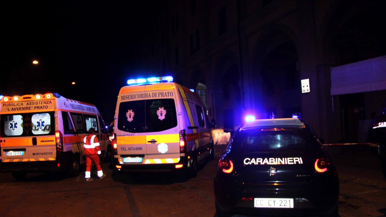 Ambulanze e carabinieri (foto d'archivio)