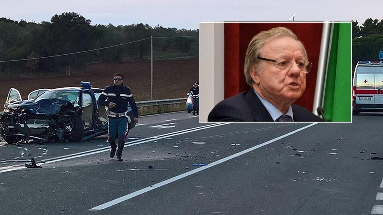 La Bmw di Altero Matteoli devastata nell'incidente (Foto Franco Casalini)
