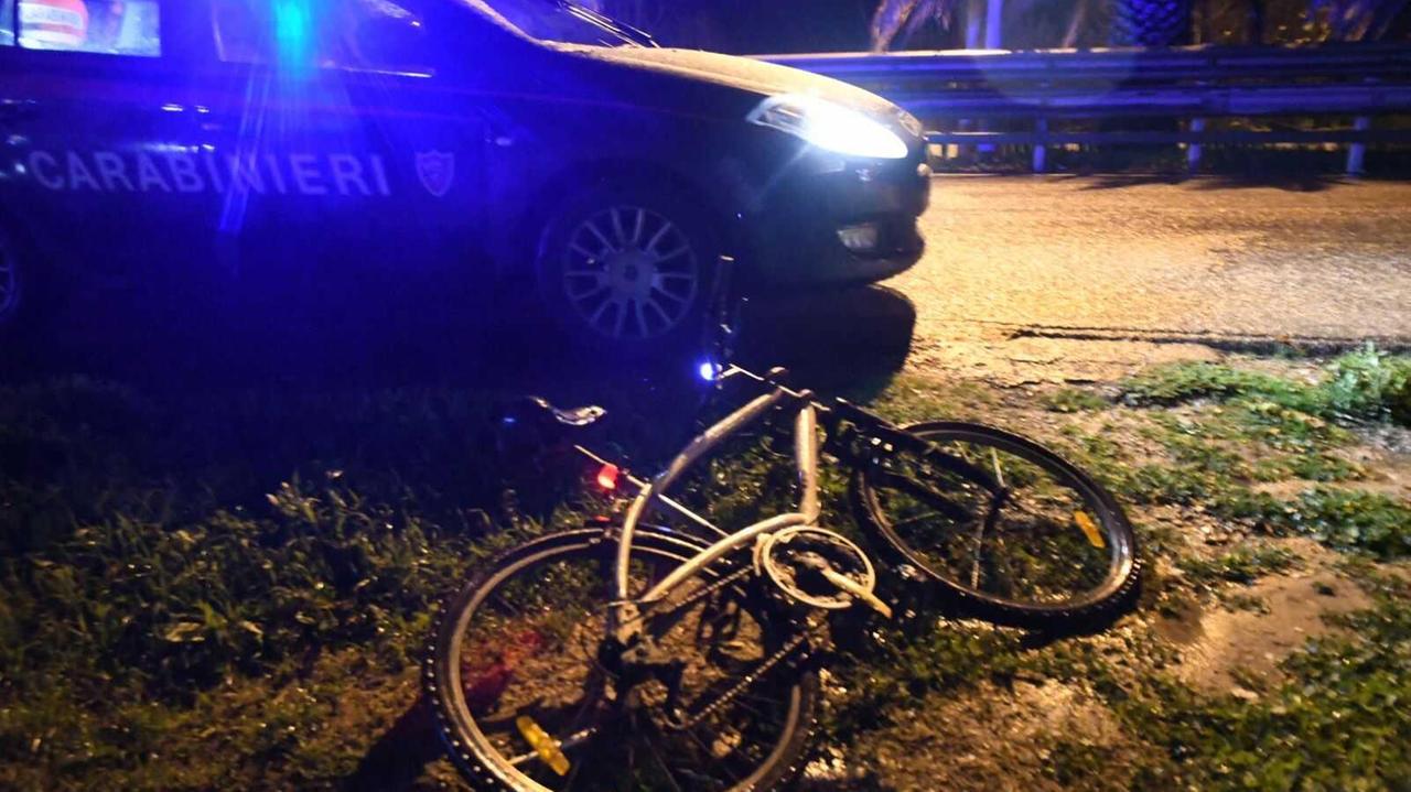 La bicicletta della sulla quale viaggiava la donna ferita