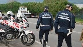 Una pattuglia della polizia municipale (archivio)