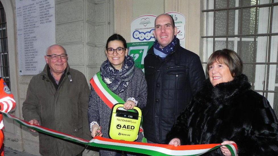 Nuovo defibrillatore per la città