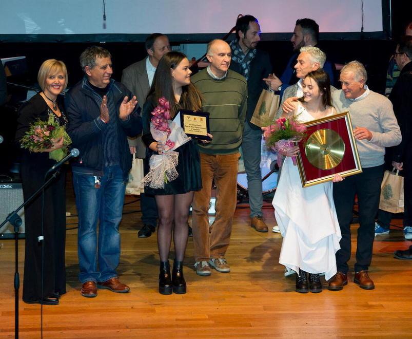 Il rione Casoli trionfa al Festival canoro con la voce di Linda 