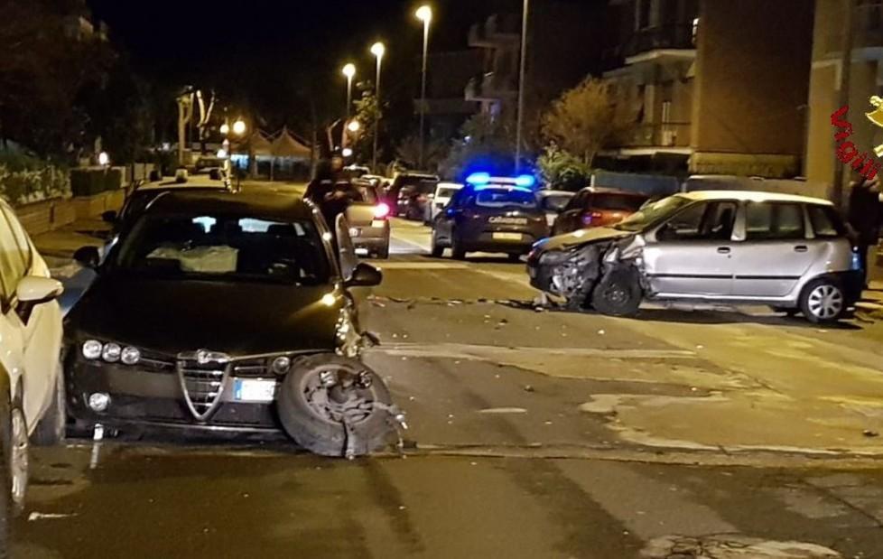 Frontale in città, ferito un giovane 