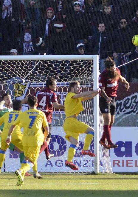 Il solito Moscardelli rovina la festa in pieno recupero 