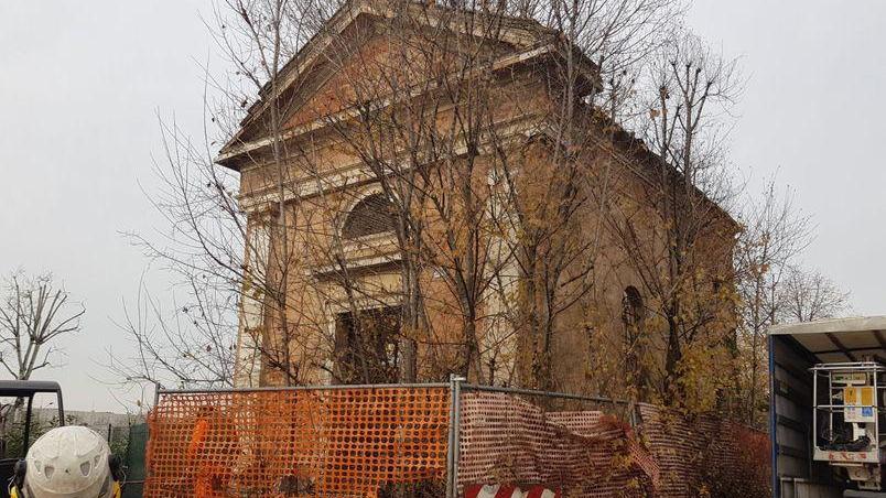 Chiesetta Ricci tra lucciole e degrado