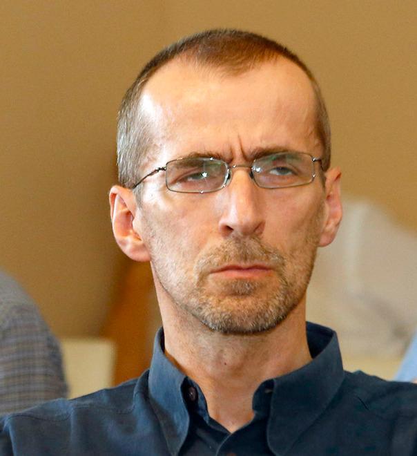 Mobastacemento: «Lotteremo ancora» Pd: «Sì al dialogo» 