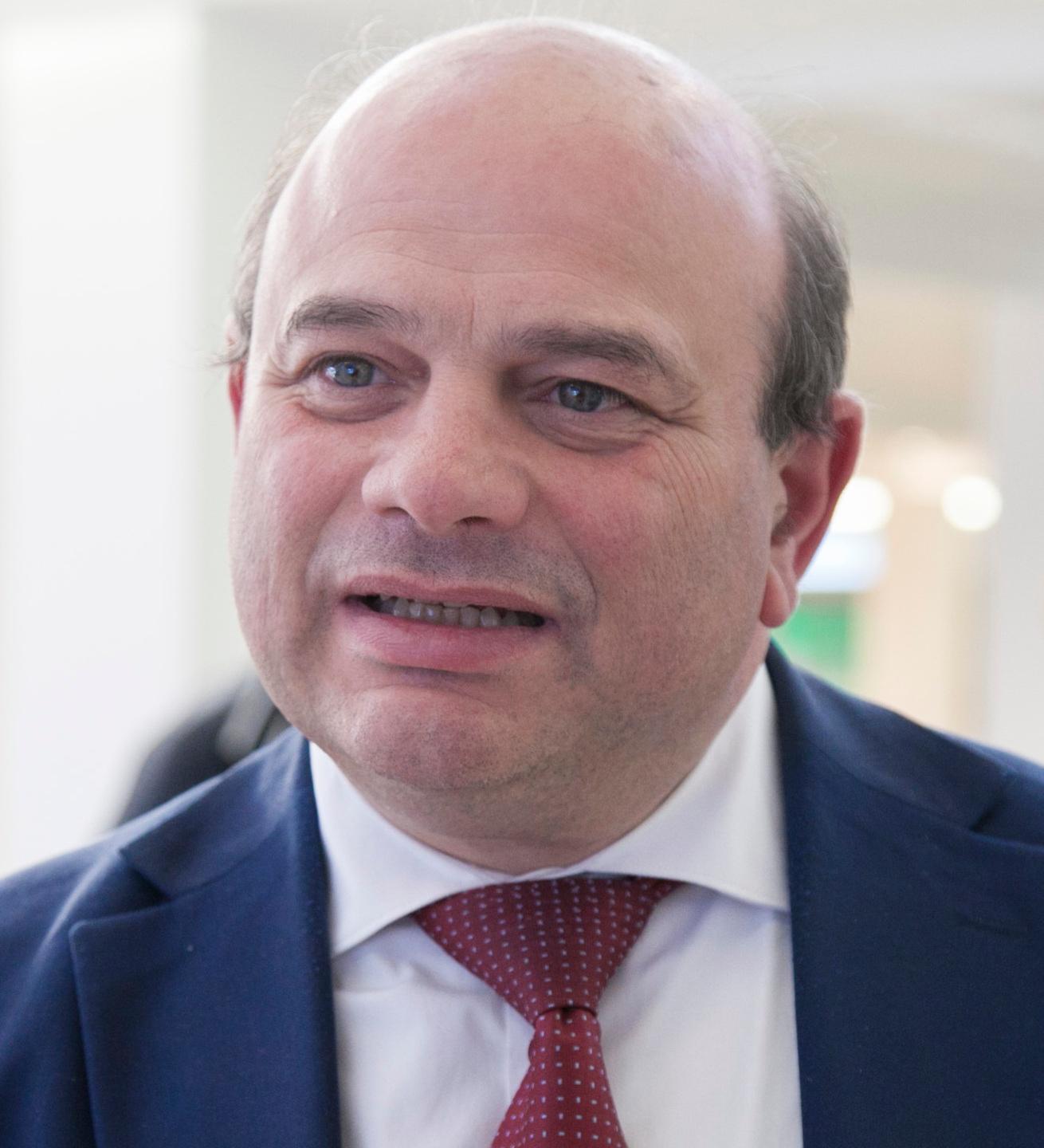Polemica sul rigassificatore Sanna: «Resta a Porto Torres»