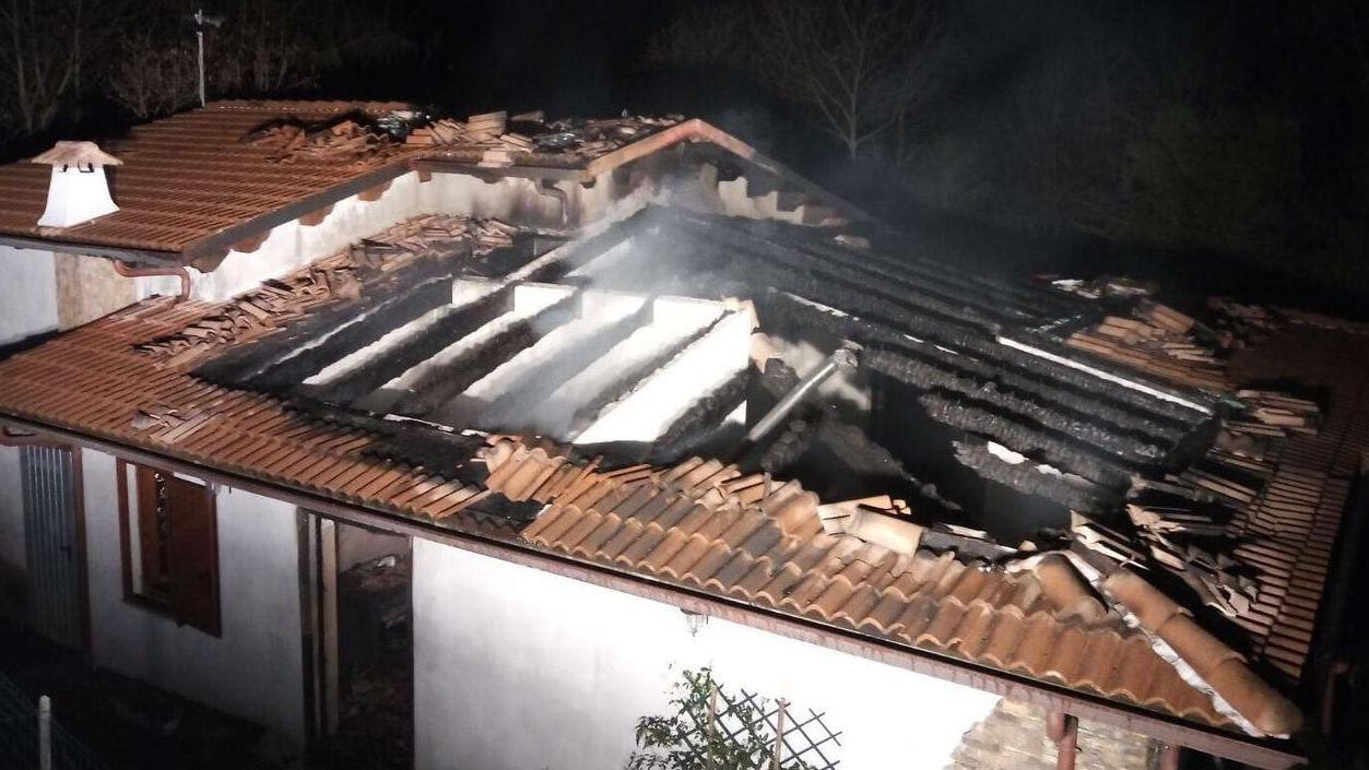 Aritzo, distrutta dal fuoco la casa di un pensionato