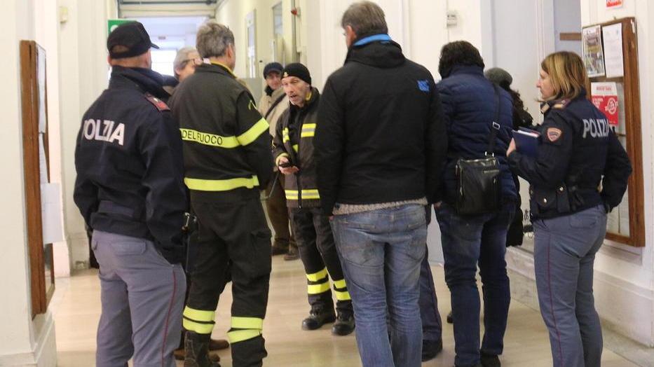 Scuola evacuata per lo spray, individuati e sospesi i tre responsabili