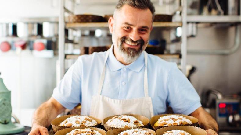 Massimiliano Lunardi con i suoi panettoni