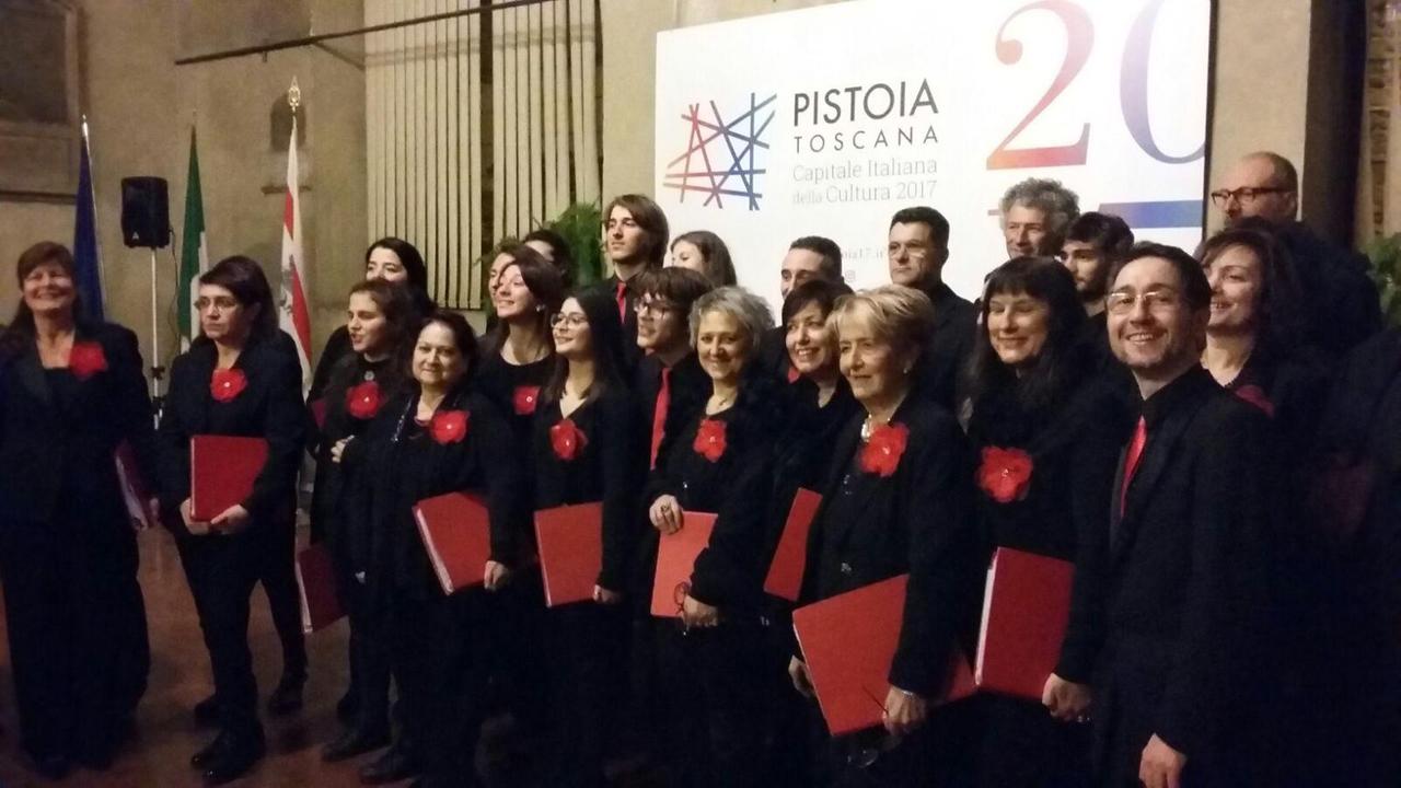 I cori Terra Betinga e Accordo di note nelal Sala Maggiore a Pistoia