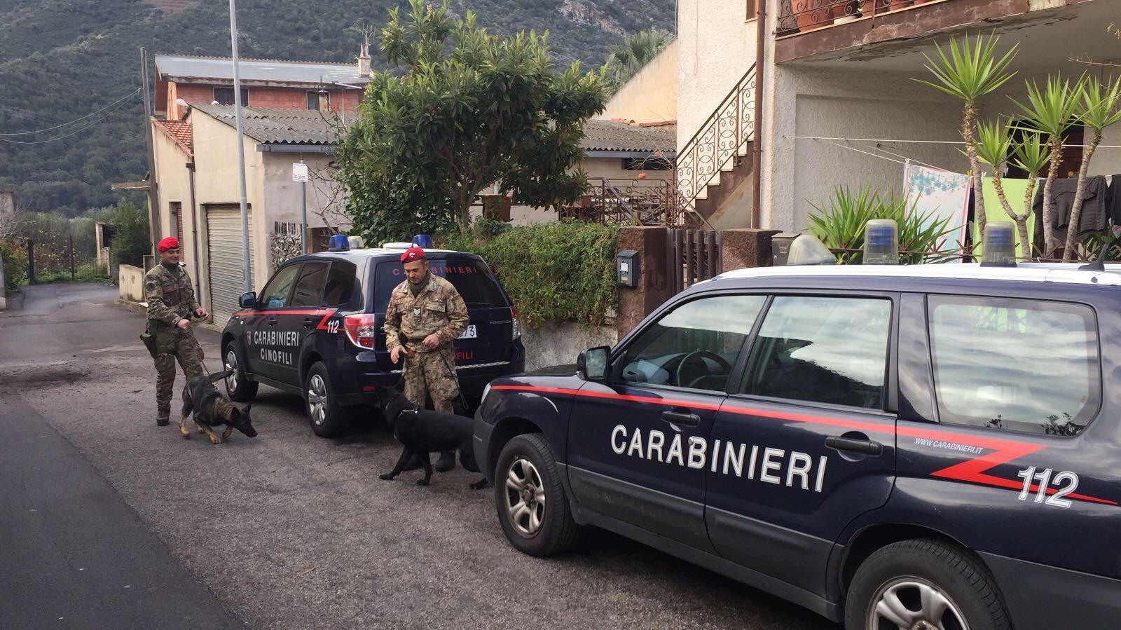 Scambiava foto e film pornografici con bambini: arrestato un 50enne di Guspini 