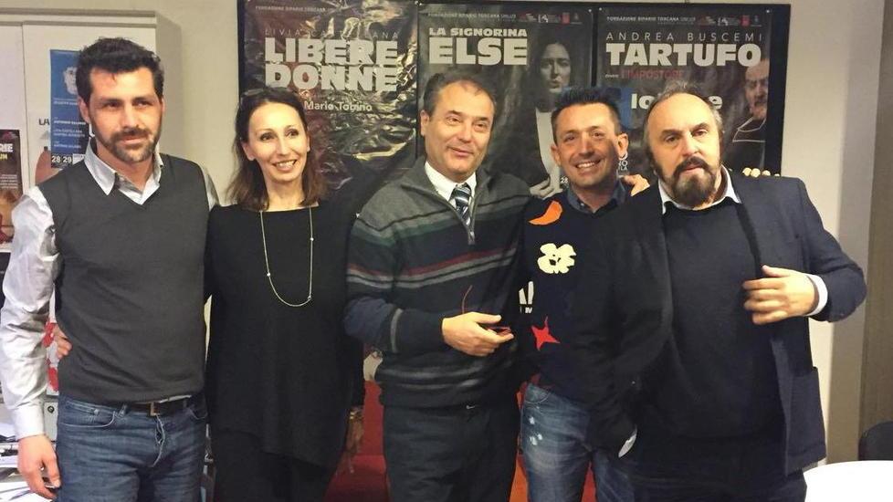 Ammirati alla presidenza al teatro