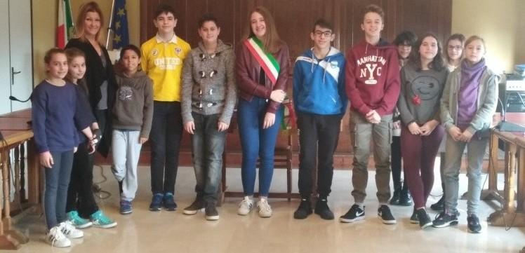 Jolanda, Asya eletta sindaco dei ragazzi
