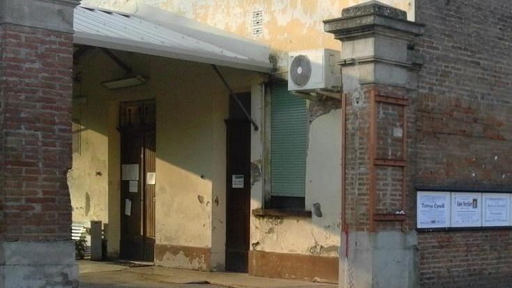 Muore prima del “ponte” I funerali dopo 5 giorni
