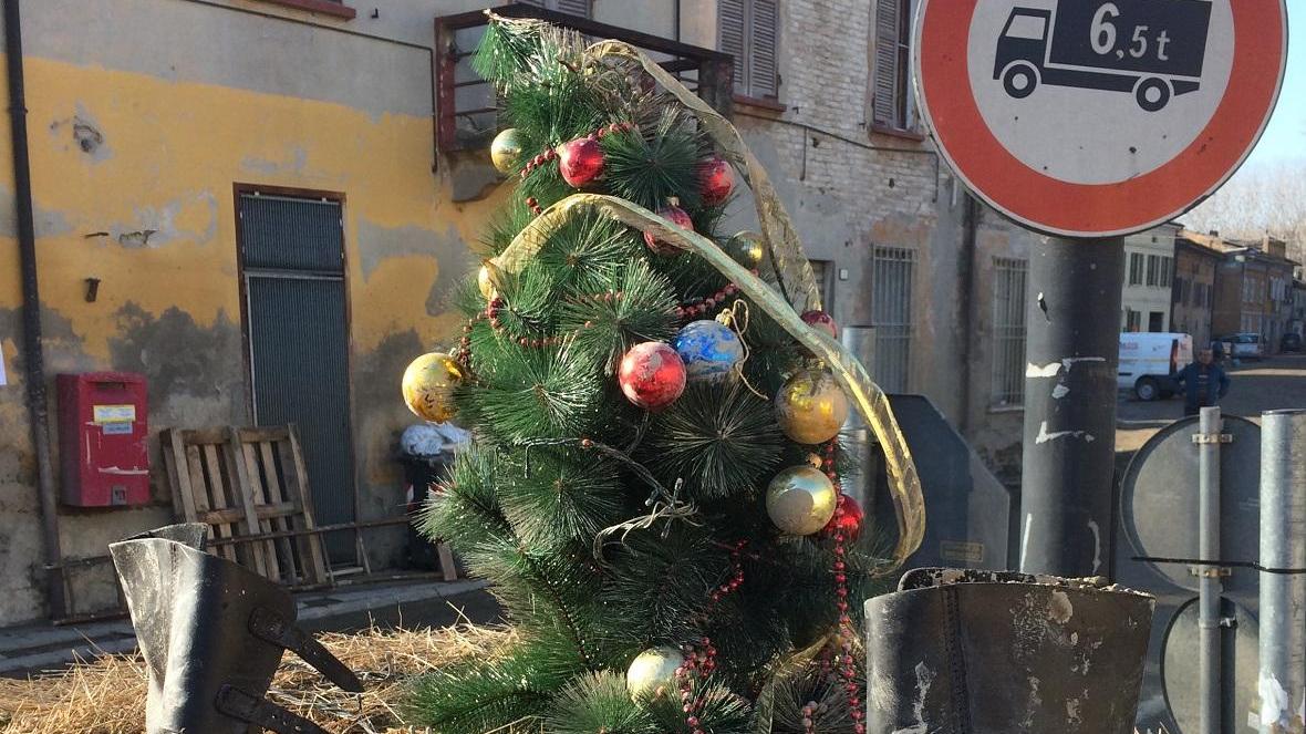 Lentigione alluvionata, col fiume sotto le scarpe e la rabbia che si fa lavoro