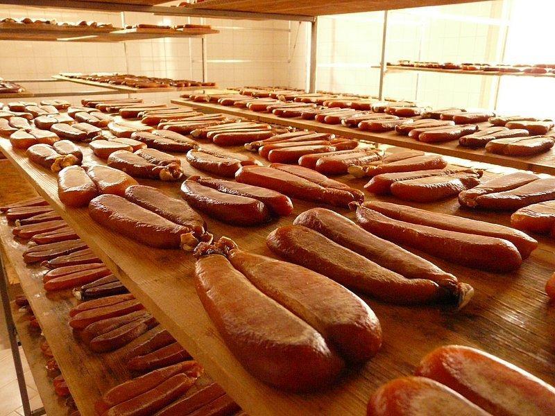 Operaio ruba la bottarga nella sua azienda: arrestato 
