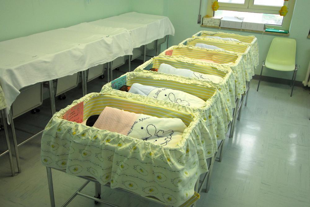 Partorire lontano da casa: 150mila euro per le donne delle isole minori