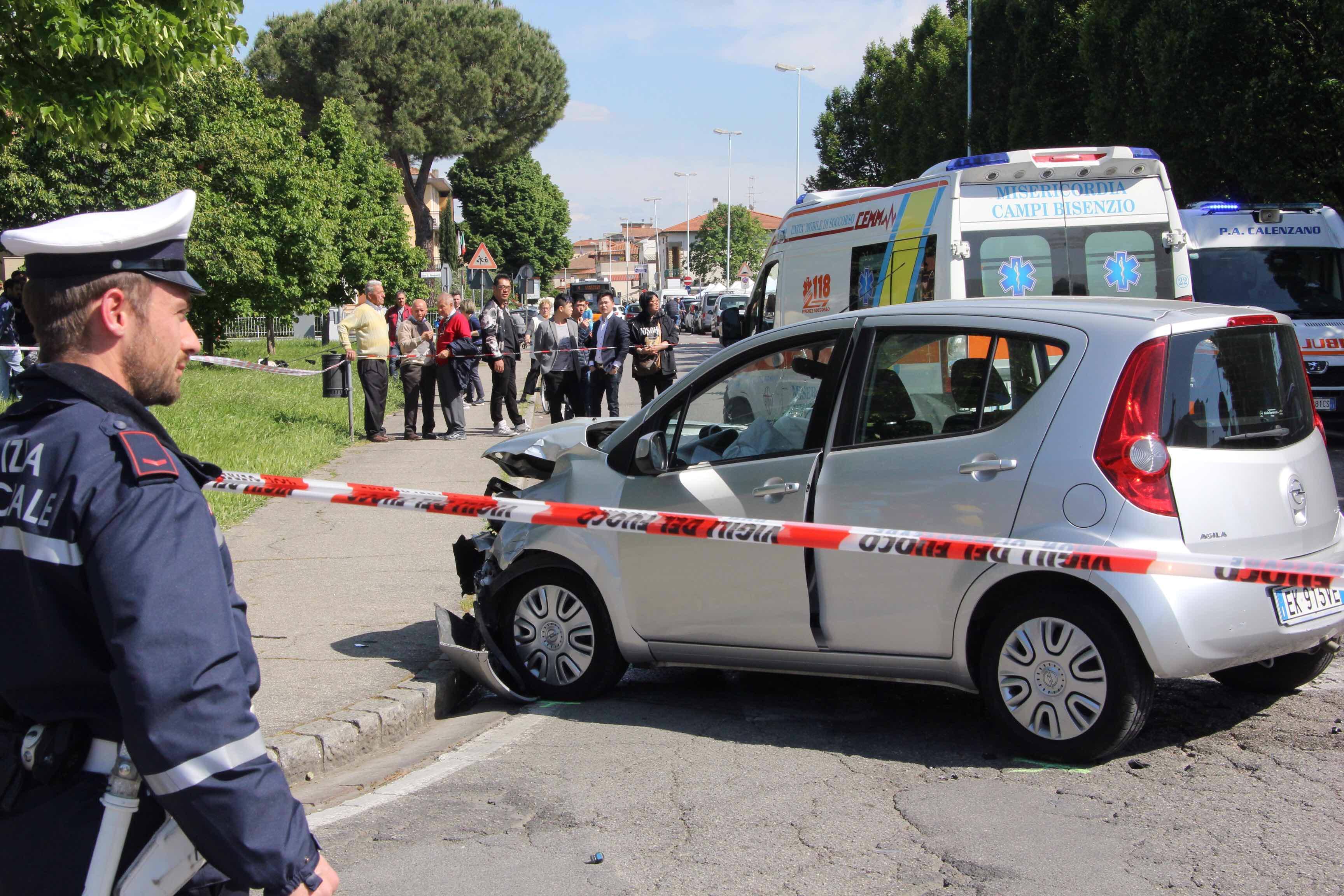 I rilievi della polizia municipale sull'incidente mortale in via Picasso