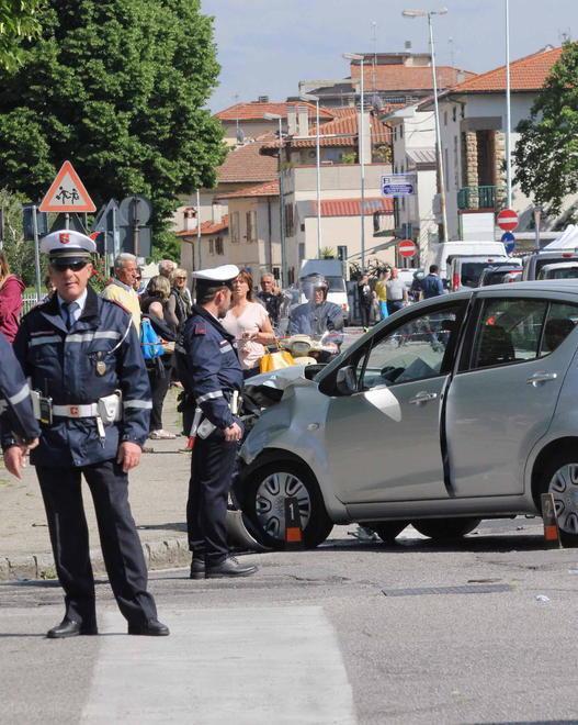 Attraversamenti pedonali protetti e zona 30 a scuola
