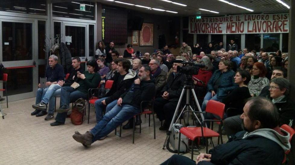 “Potere al Popolo!” raduna al circolo oltre 100 militanti