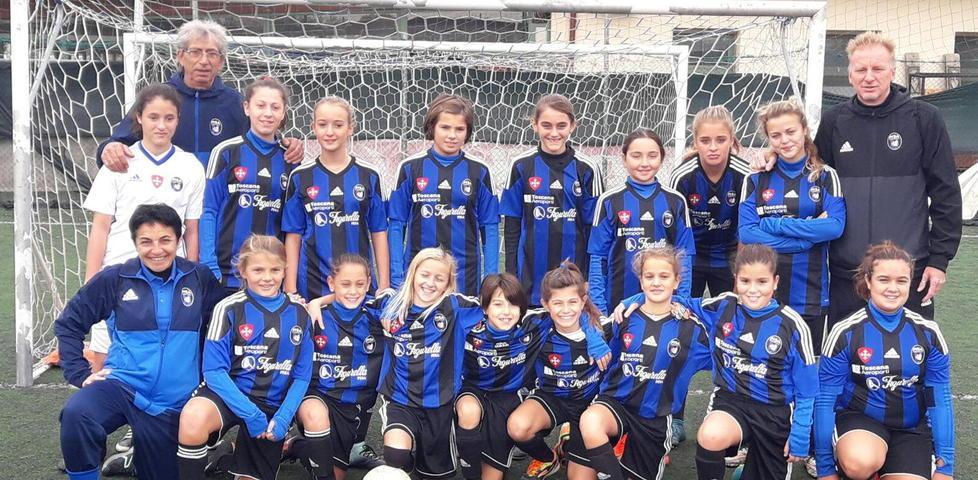Le ragazzine in nerazzurro che sfidano i maschi 