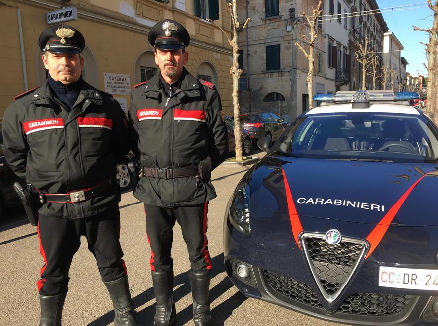 Carabinieri spengono incendio in un’abitazione di via Rossini 
