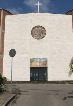 Il sogno di don Gianni «Un dormitorio per chi non ha niente» 