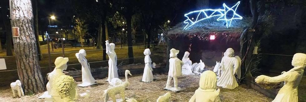 Presepe di cartapesta in piazza