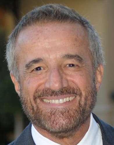De Sica e Brignano strappano qualche sorriso