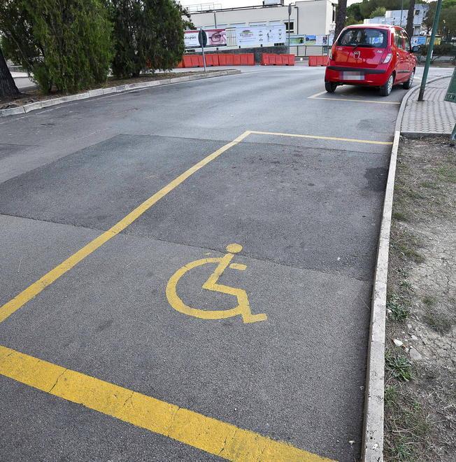 Parcheggi per disabili via al controllo con pass elettronici 
