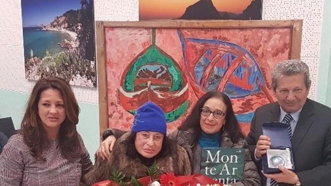 A 95 anni regala 200 opere al Comune