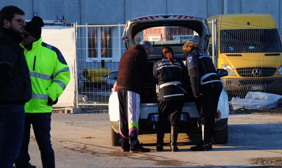  Malore mentre guida l’auto Sbanda e investe due operai